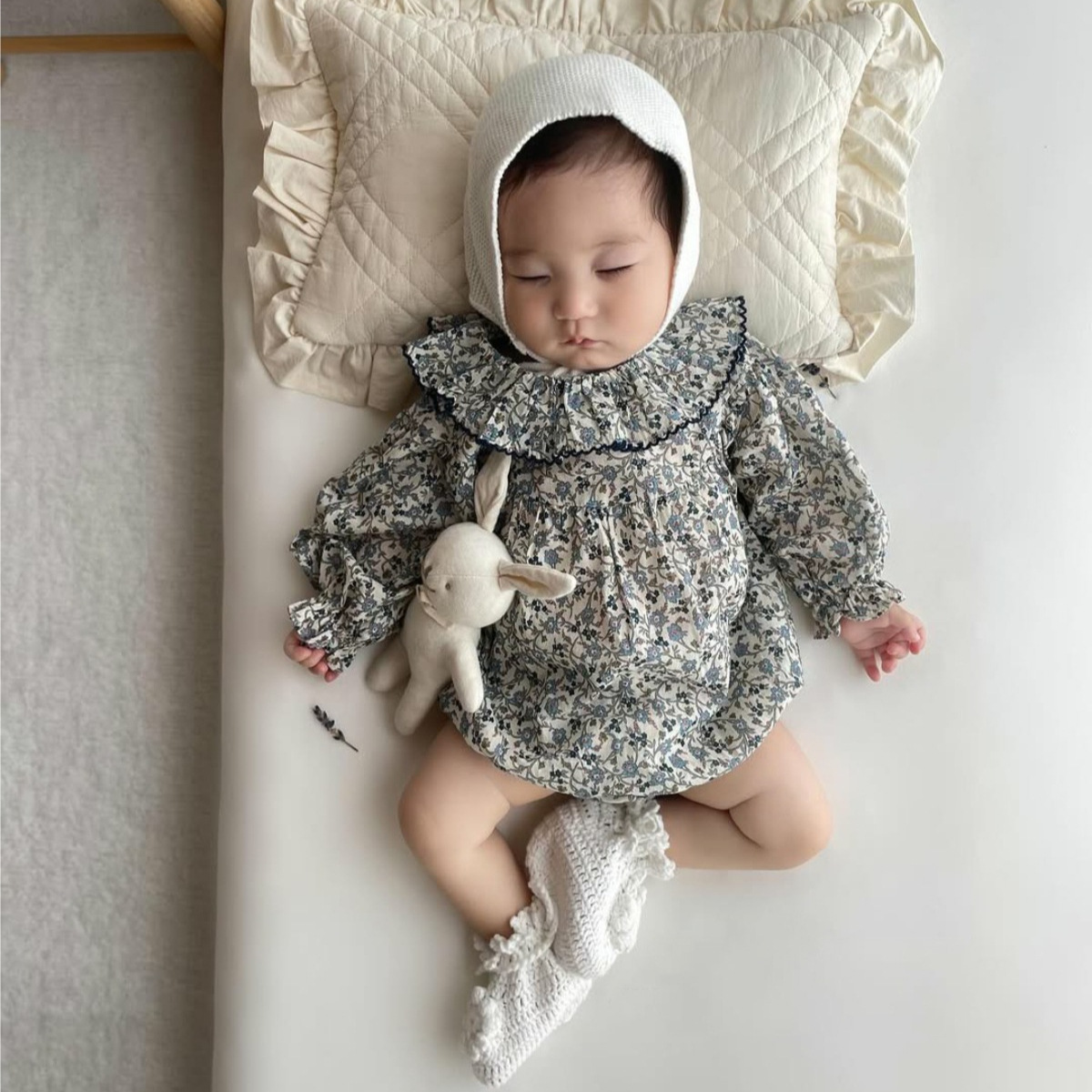 Baby Clothing Outlet - Macacão Floral de Manga Longa para